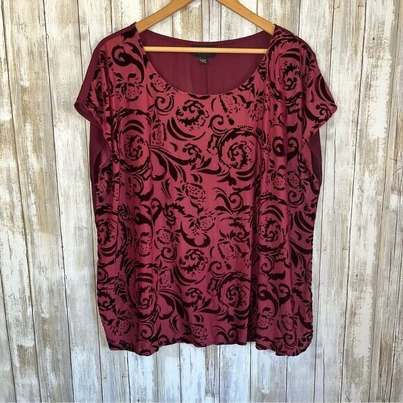 Lane Bryant Tops - Lane Bryant Red Velvet Swirl Cap Sleeve Blouse Women’s 18/20